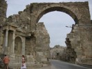 SIDE-monumentální brána a fontána postavená r.74 n.l. na počest císaře Verpasiána - 