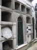 nektere hroby jsou v zubozenem stavu - 