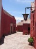 Arequipa - klášter, v pozadí sopka Misty - 